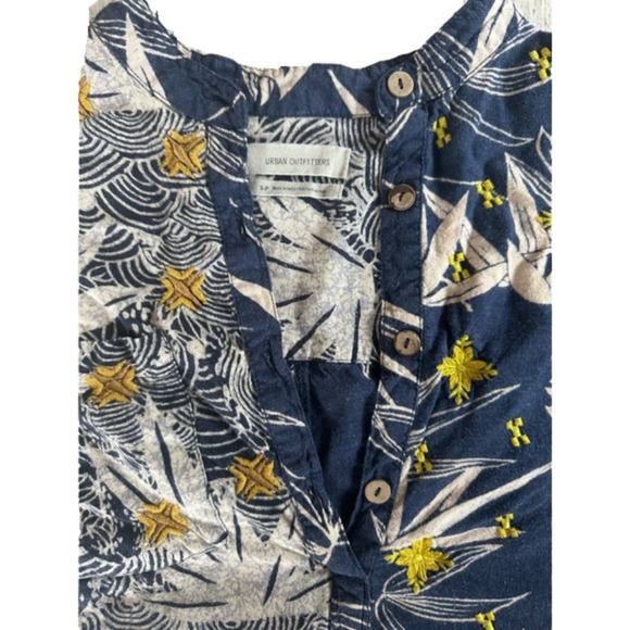 Urban Outfitters Marlow Spliced Boxy Shirt Short Sleeve Top Blouse M - Picture 3 of 15